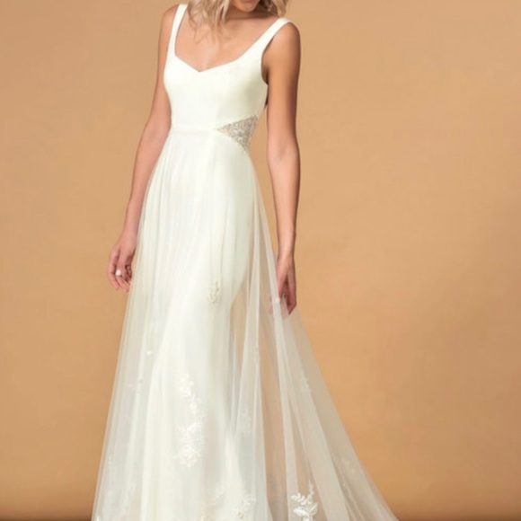 New with tag ivory wedding dress measurements 38-28-37 - Picture 1 of 5
